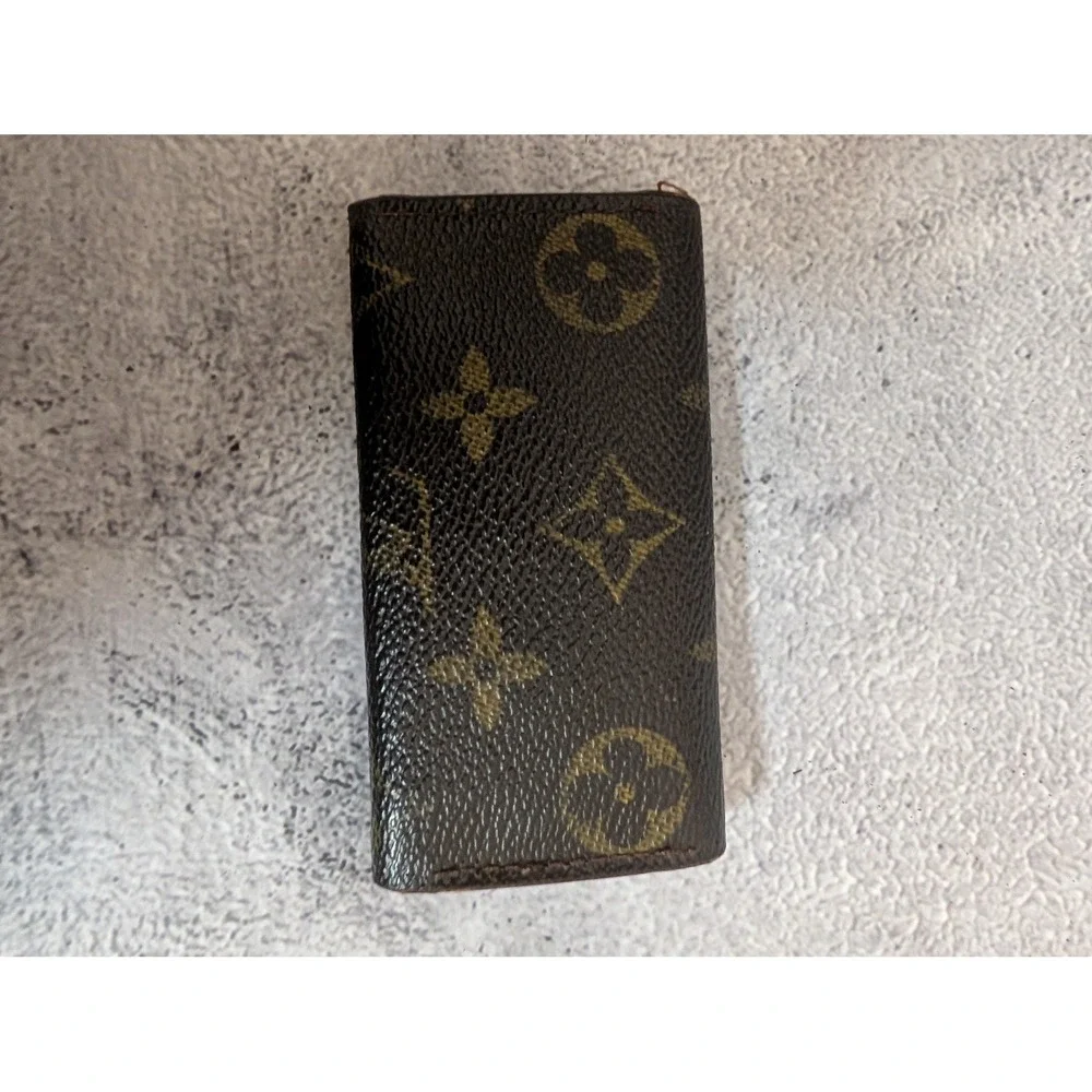 Authentic LOUIS VUITTON Monogram 4 Key Holder Case - Picture 4 of 11